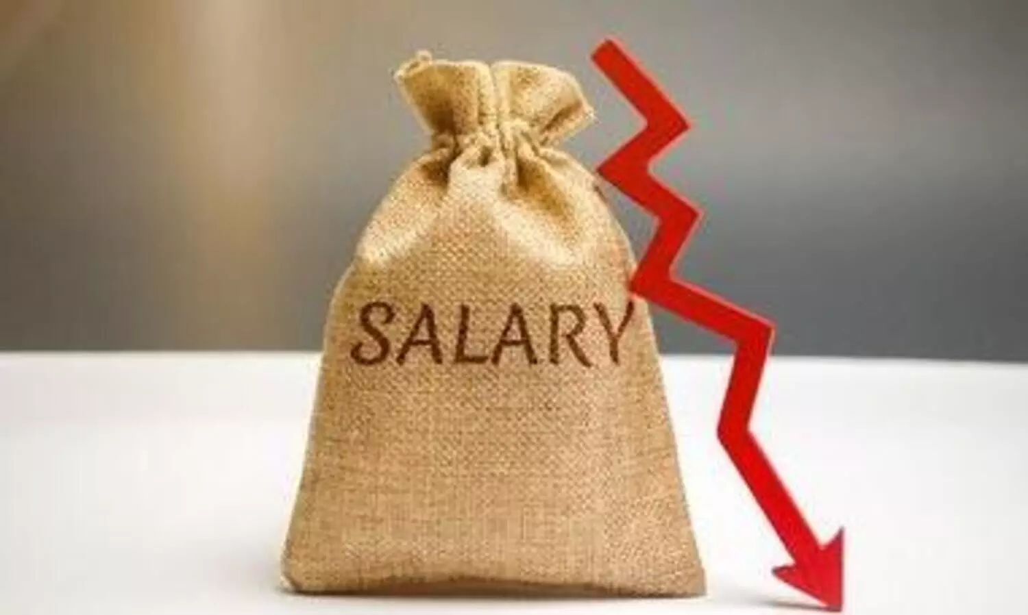 സ്പെഷലിസ്​റ്റ്​ അധ്യാപകരുടെ വേതനം വെട്ടിക്കുറച്ചു; 14,000 രൂപയായിരുന്നത്​ ഇനിമുതൽ 7000