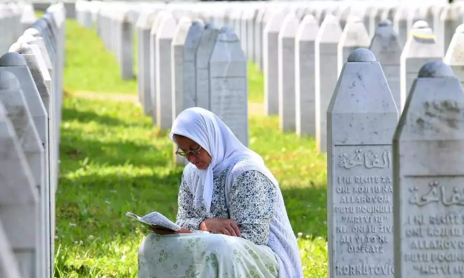 സെബ്രനിക വംശഹത്യക്ക്​ 26 വയസ്സ്​​; അനുശോചനങ്ങളുമായി ആ​യി​ര​ങ്ങ​ൾ കൂ​ട്ട​ക്കു​ഴി​മാ​ട​ങ്ങ​ൾ​ക്ക്​ സ​മീ​പം