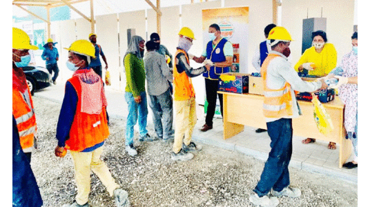 കു​ടി​വെ​ള്ള​വും പ​ഴ​ങ്ങ​ളു​മാ​യി െഎ.​സി.​ആ​ർ.​എ​ഫ്​