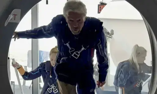 ബഹിരാകാശത്ത്​ വ്യവസായ വിപ്ലവം; വിർജിൻ ഗാലക്​റ്റികിലേറി ബ്രാൻസൺ ഇന്ന്​ കുതിക്കും, ഇലോൺ മസ്​കും ജെഫ്​ ബിസോസും പിന്നാലെ