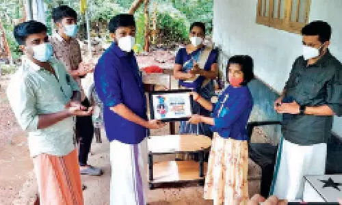 congratulating the rescuer girl