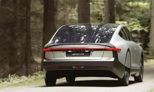 ലൈറ്റ്​ ഇയർ വൺ, ഒറ്റ ചാർജിൽ 710 കിലോമീറ്റർ സഞ്ചരിക്കും; ടെസ്​ലയെവെല്ലുന്ന ഇ.വി ഇതാണ്​