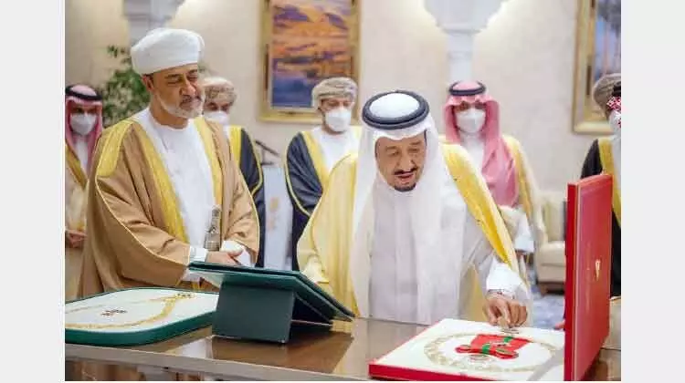 സുൽത്താൻ ഹൈതമിെൻറ സൗദി സന്ദർശനത്തിന് തുടക്കമായി സുൽത്താൻ ഹൈതമിെൻറ സൗദി സന്ദർശനത്തിന് തുടക്കമായി