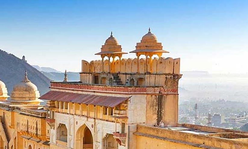 വാച്ച് ടവറിൽ കയറി സെൽഫി എടുക്കുന്നതിനിടെ മിന്നലേറ്റ് ആറു പേർ മരിച്ചു വാച്ച് ടവറിൽ കയറി സെൽഫി എടുക്കുന്നതിനിടെ മിന്നലേറ്റ് ആറു പേർ മരിച്ചു