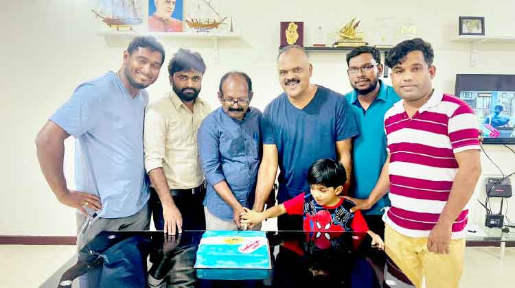 ആവേശം അണപൊട്ടി; ആഘോഷം മുറികളിൽ ആവേശം അണപൊട്ടി; ആഘോഷം മുറികളിൽ