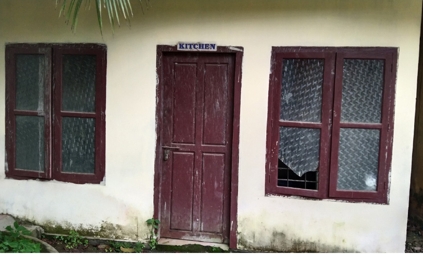 സ്കൂളുകളിലെ അടുപ്പ് പുകയുന്നില്ല; തീപിടിച്ച് പാചക തൊഴിലാളികളുടെ ജീവിതം സ്കൂളുകളിലെ അടുപ്പ് പുകയുന്നില്ല; തീപിടിച്ച് പാചക തൊഴിലാളികളുടെ ജീവിതം