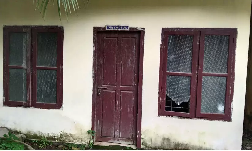 സ്​കൂളുകളിലെ അടുപ്പ്​ പുകയുന്നില്ല; തീപിടിച്ച്​​ പാചക തൊഴിലാളികളുടെ ജീവിതം