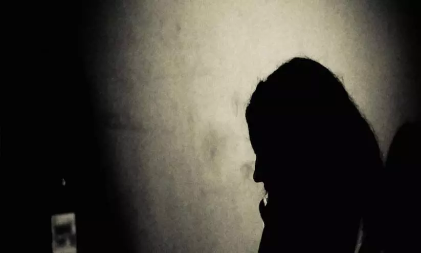 പ്രായപൂർത്തിയാകാത്ത പെൺകുട്ടി ഗർഭഛിദ്രത്തെത്തുടർന്ന് ഗുരുതരാവസ്ഥയിൽ പ്രായപൂർത്തിയാകാത്ത പെൺകുട്ടി ഗർഭഛിദ്രത്തെത്തുടർന്ന് ഗുരുതരാവസ്ഥയിൽ