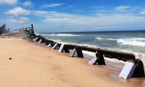 ഫിഷ് ലാൻഡിങ്​ സെൻററി​െൻറ പുനർ നിര്‍മാണത്തിന് നടപടിയില്ല