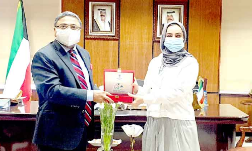 അം​ബാ​സ​ഡ​ർ ക​മ്യൂ​ണി​ക്കേ​ഷ​ൻ മ​ന്ത്രാ​ല​യം അ​ണ്ട​ർ സെ​ക്ര​ട്ട​റി കൂ​ടി​ക്കാ​ഴ്​​ച