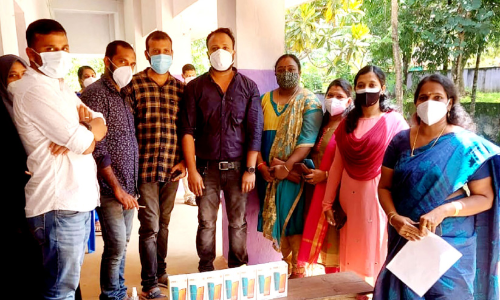 മൊബൈൽ ഫോണുകൾ നൽകി മൊബൈൽ ഫോണുകൾ നൽകി