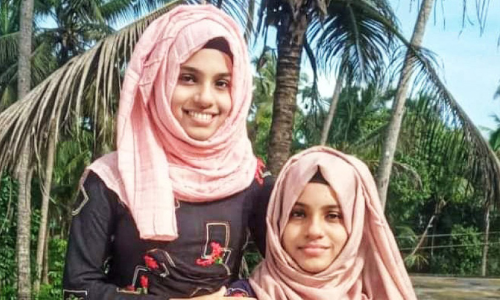 ഒറ്റമുറി വീട്ടിലെ പരാധീനതകൾക്കിടയിൽ നിന്ന്  മികവോടെ പഠിച്ചിറങ്ങിയ മിടുക്കികൾ