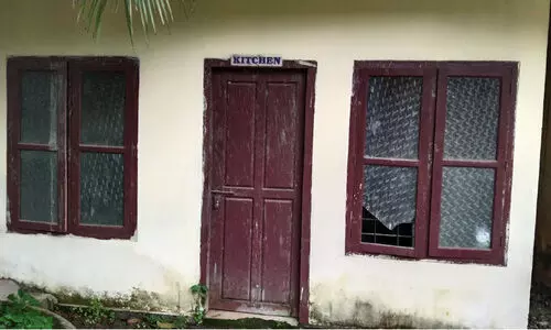 സ്​കൂളുകളിലെ അടുപ്പ്​ പുകയുന്നില്ല; തീപിടിച്ച്​​ പാചക തൊഴിലാളികളുടെ ജീവിതം