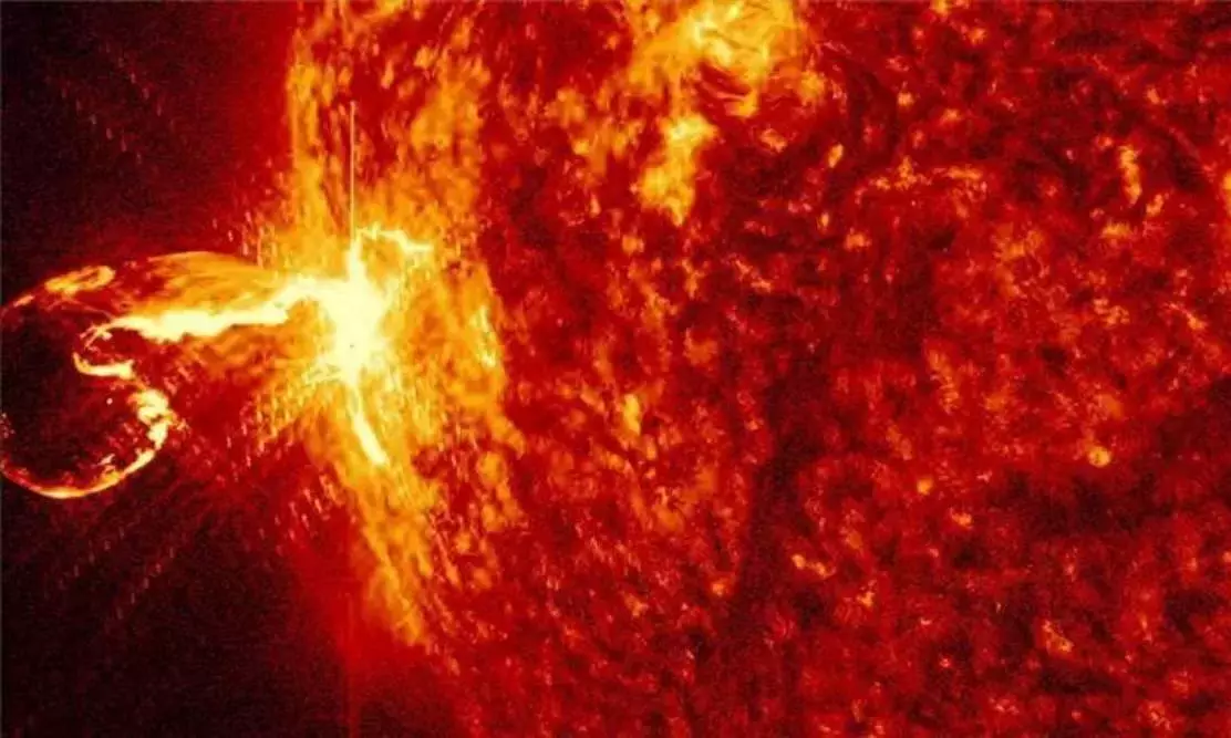 ഭൂമിയെ ലക്ഷ്യമാക്കി സൗരക്കാറ്റ്; മണിക്കൂറിൽ 16 ലക്ഷം കി.മീറ്റർ വേഗം, മൊബൈൽ സിഗ്നലുകൾ, ജി.പി.എസ് ഉൾപ്പെടെ തടസപ്പെടുമെന്ന് മുന്നറിയിപ്പ്