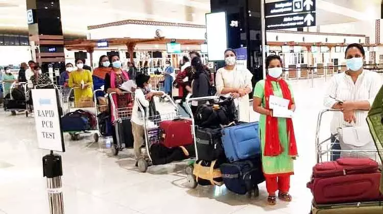 ഇന്ത്യയിൽനിന്ന് പ്രത്യേക വിമാനത്തിൽ 95 ആരോഗ്യ പ്രവർത്തകരെത്തി ഇന്ത്യയിൽനിന്ന് പ്രത്യേക വിമാനത്തിൽ 95 ആരോഗ്യ പ്രവർത്തകരെത്തി