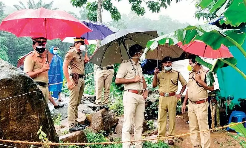 സജീറിെൻറയും മഹേഷിെൻറയും മരണത്തിെൻറ നടുക്കത്തിൽ അമ്പലപ്പാറ സജീറിെൻറയും മഹേഷിെൻറയും മരണത്തിെൻറ നടുക്കത്തിൽ അമ്പലപ്പാറ