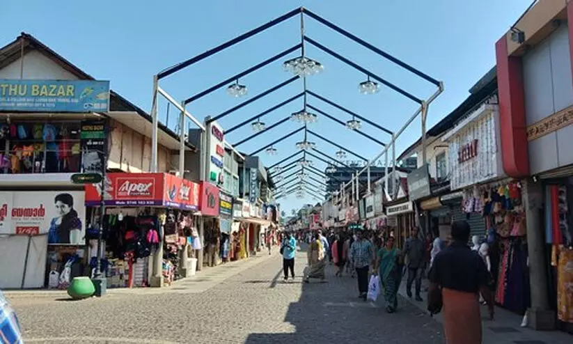 എല്ലാ ദിവസവും അനുമതിയില്ലെങ്കിൽ സ്വന്തം നിലക്ക് കടകൾ തുറക്കുമെന്ന് വ്യാപാരികൾ എല്ലാ ദിവസവും അനുമതിയില്ലെങ്കിൽ സ്വന്തം നിലക്ക് കടകൾ തുറക്കുമെന്ന് വ്യാപാരികൾ