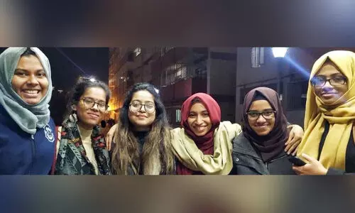 safoora sargan with friends