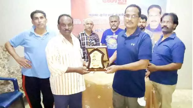 അ​ബ്​​ദു​ൽ സ​ലാ​മി​ന് കേ​ളി യാ​ത്ര​യ​യ​പ്പ് ന​ൽ​കി