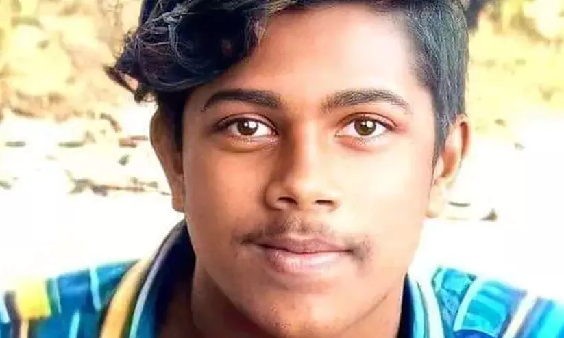 അഭിമന്യു വധം; ആർ.എസ്.എസുകാരായ പ്രതികൾക്കെതിരെ കുറ്റപത്രം സമർപ്പിച്ചു അഭിമന്യു വധം; ആർ.എസ്.എസുകാരായ പ്രതികൾക്കെതിരെ കുറ്റപത്രം സമർപ്പിച്ചു