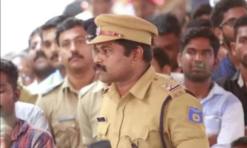 മാധ്യമം ലേഖകനെ മർദിച്ച തിരൂർ സി.ഐയെ സ്ഥലംമാറ്റി മാധ്യമം ലേഖകനെ മർദിച്ച തിരൂർ സി.ഐയെ സ്ഥലംമാറ്റി