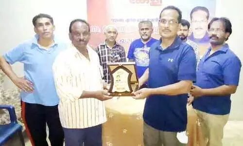 അ​ബ്​​ദു​ൽ സ​ലാ​മി​ന് കേ​ളി യാ​ത്ര​യ​യ​പ്പ് ന​ൽ​കി