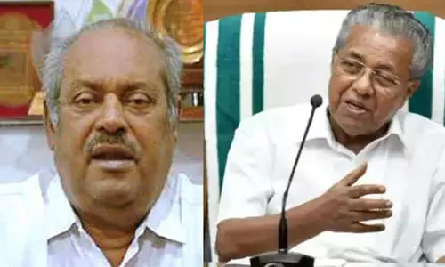 മനസ്സിലാക്കി കളിച്ച് മുഖ്യമന്ത്രി; വ്യാപാരികൾ സമരത്തിൽനിന്ന് പിന്മാറി, നാളെ കട തുറക്കില്ല മനസ്സിലാക്കി കളിച്ച് മുഖ്യമന്ത്രി; വ്യാപാരികൾ സമരത്തിൽനിന്ന് പിന്മാറി, നാളെ കട തുറക്കില്ല