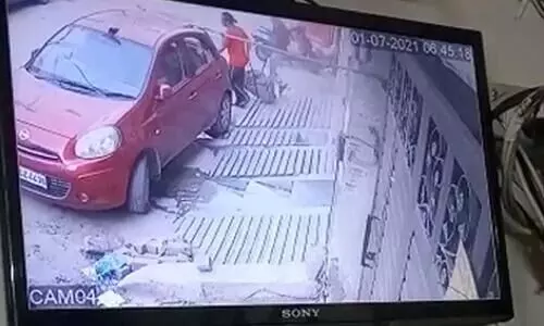 വയോധികയെ കൊന്ന ദമ്പതികൾ വെട്ടിനുറുക്കിയ മൃതദേഹമടങ്ങിയ ബാഗുമായി പോകുന്ന സിസിടിവി ദൃശ്യങ്ങൾ പുറത്ത്​