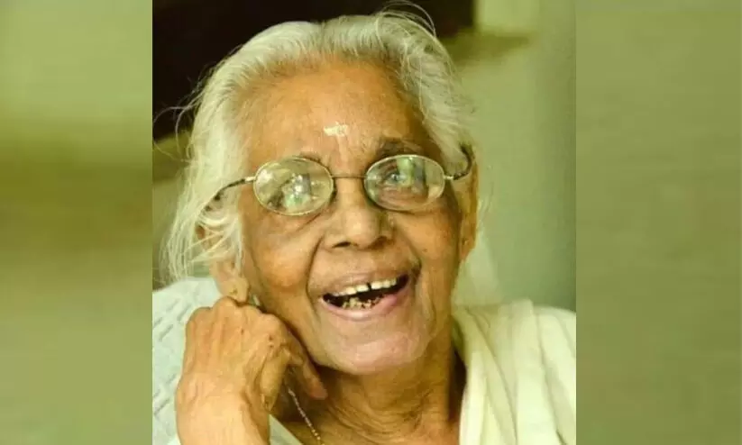 തോപ്പിൽ ഭാസിയുടെ ഭാര്യ അമ്മിണിയമ്മ നിര്യാതയായി തോപ്പിൽ ഭാസിയുടെ ഭാര്യ അമ്മിണിയമ്മ നിര്യാതയായി