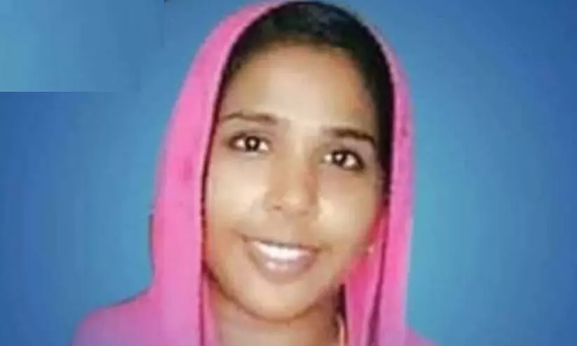 പ്രസവിച്ച് 18ാം നാൾ നഴ്സ് കോവിഡ് ബാധിച്ച് മരിച്ചു പ്രസവിച്ച് 18ാം നാൾ നഴ്സ് കോവിഡ് ബാധിച്ച് മരിച്ചു