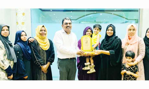 ഷ​ഹ​ർ​ബാ​ൻ മു​നീ​റി​ന് കെ.​എം.​സി.​സി യാ​ത്ര​യ​യ​പ്പ് ന​ൽ​കി