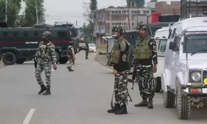 ജമ്മുകശ്​മീരിൽ സുരക്ഷാസേനയുമായുണ്ടായ ഏറ്റുമുട്ടലിൽ രണ്ട്​ ഭീകരർ കൊല്ലപ്പെട്ടു