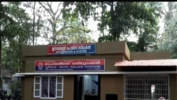 പൊലീസിന്​ നേരെ കഞ്ചാവ്​ മാഫിയയുടെ ബോംബേറ്​; ഒരു പൊലീസുകാരന്​ പരിക്ക്​