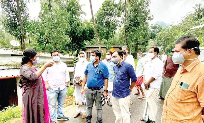 ഭക്ഷണം പാകം ചെയ്യവെ ദുരന്തമെത്തി; മകനും അയല്വാസികളും ചേര്ന്ന് രക്ഷാ പ്രവര്ത്തനം ഭക്ഷണം പാകം ചെയ്യവെ ദുരന്തമെത്തി; മകനും അയല്വാസികളും ചേര്ന്ന് രക്ഷാ പ്രവര്ത്തനം