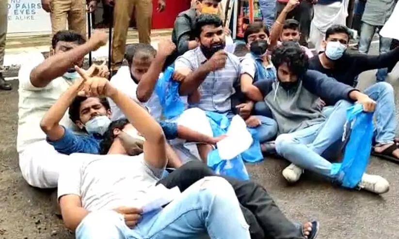 ഗവർണർ -വി.സി യോഗത്തിലേക്ക് കെ.എസ്.യു നടത്തിയ മാർച്ചിൽ സംഘർഷം, അറസ്റ്റ് ഗവർണർ -വി.സി യോഗത്തിലേക്ക് കെ.എസ്.യു നടത്തിയ മാർച്ചിൽ സംഘർഷം, അറസ്റ്റ്