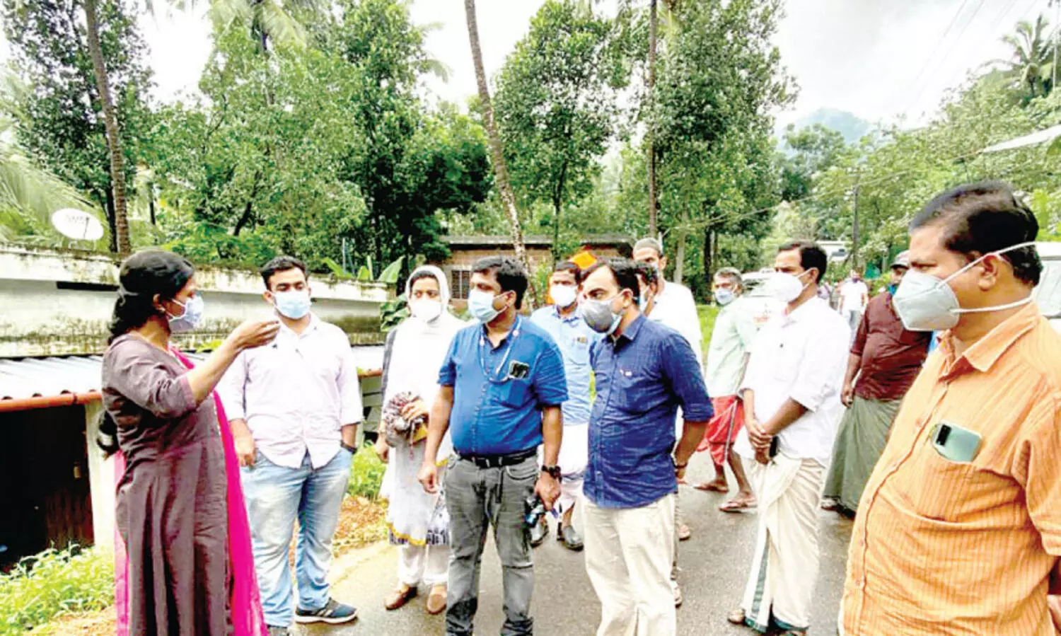 ഭക്ഷണം പാകം ചെയ്യവെ ദുരന്തമെത്തി;   മകനും അയല്‍വാസികളും ചേര്‍ന്ന് രക്ഷാ പ്രവര്‍ത്തനം