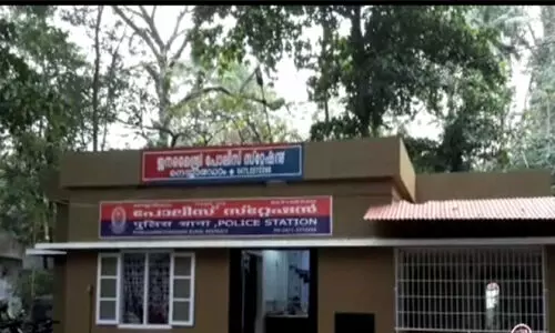 പൊലീസിന്​ നേരെ കഞ്ചാവ്​ മാഫിയയുടെ ബോംബേറ്​; ഒരു പൊലീസുകാരന്​ പരിക്ക്​