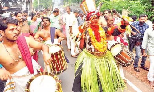 ക​ലി​യാ ..ക​ലി​യാ...കൂ​യ്  ച​ക്കേം മാ​ങ്ങേം, തേ​ങ്ങേം താ; കൃഷി ഓർമ പുതുക്കി കലിയൻ
