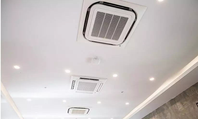 ബ്യൂട്ടി പാർലറിൽ അഞ്ച് ജീവനക്കാർ കുഴഞ്ഞുവീണു; എ.സി തകരാറെന്ന് സംശയം ബ്യൂട്ടി പാർലറിൽ അഞ്ച് ജീവനക്കാർ കുഴഞ്ഞുവീണു; എ.സി തകരാറെന്ന് സംശയം