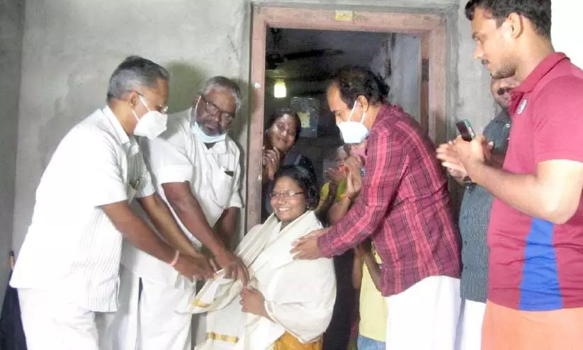 ശാരീരിക ഇല്ലായ്മകളോട് പൊരുതി മുഴുവൻ എ പ്ലസ് നേടി നന്ദന ശാരീരിക ഇല്ലായ്മകളോട് പൊരുതി മുഴുവൻ എ പ്ലസ് നേടി നന്ദന