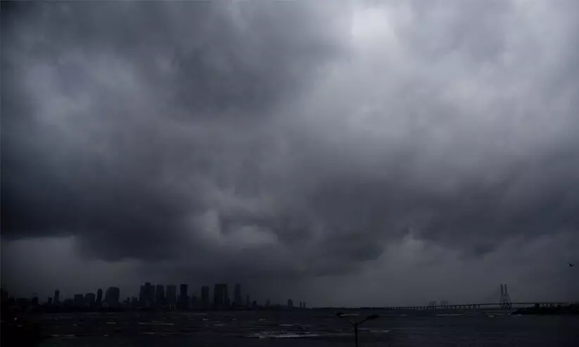 മൺസൂണിന്​ താളപ്പിഴ; മഴമേഘങ്ങൾക്ക്​ രൗദ്രഭാവം