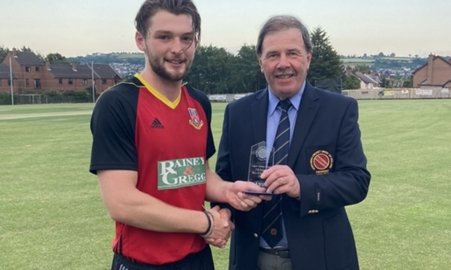 അവസാന ഓവറിൽ ജയിക്കാൻ വേണ്ടത്​ 35 റൺസ്​; ആറുപന്തും സിക്​സടിച്ച്​ ജോൺ ഗ്ലാസ്​