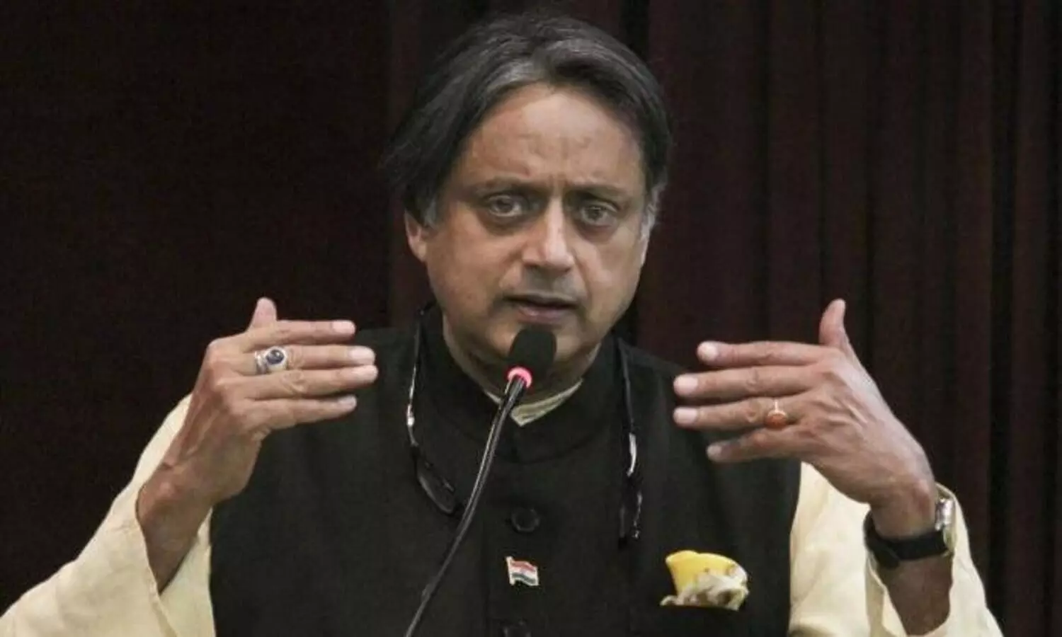 ആരാണ്​ അവരുടെ ലക്ഷ്യമെന്ന്​ എല്ലാവർക്കുമറിയാം; ജനസംഖ്യാ നിയന്ത്രണ നിയമത്തിനെതിരേ ശശിതരൂർ എം.പി