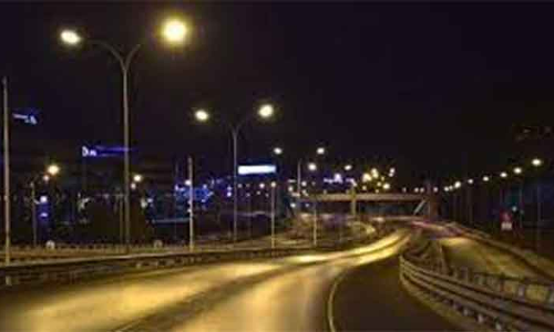 സമ്പൂർണ ലോക്ഡൗൺ നാലുദിവസമാക്കി സമ്പൂർണ ലോക്ഡൗൺ നാലുദിവസമാക്കി