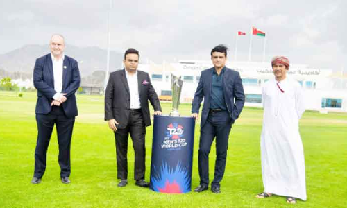 ട്വ​ൻ​റി20 ലോ​ക​ക​പ്പി​ന്​ ആ​തി​ഥേ​യ​ത്വം: സൗ​ര​വ്​ ഗാം​ഗു​ലി മ​സ്​​ക​ത്തി​ൽ