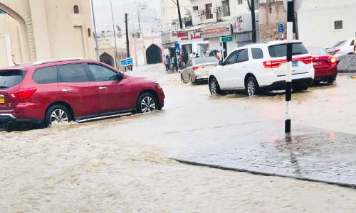 മ​ത്ര സൂ​ഖി​ലൂ​ടെ ശ​ക്ത​മാ​യ വാ​ദി രൂ​പ​പ്പെ​ട്ടു