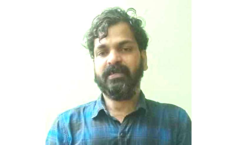 വീ​ട്ട​മ്മ​യെ കു​ത്തി​വീ​ഴ്ത്തി പ​ണ​വും സ്വ​ര്‍ണ​വു​മാ​യി  ക​ട​ന്ന യു​വാ​വ്​ പി​ടി​യി​ൽ