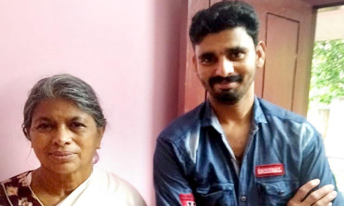 സൗ​ദി​യി​ൽ ക​രു​ത​ൽ ത​ട​ങ്ക​ലി​ൽ​പെ​ട്ട പ്ര​ദീ​ഷ് വീ​ട്ടി​ലെ​ത്തി