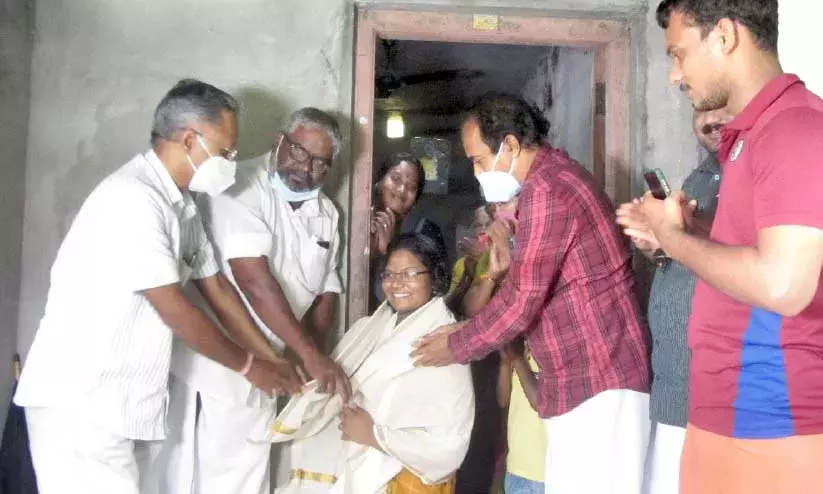 ശാരീരിക ഇല്ലായ്മകളോട് പൊരുതി മുഴുവൻ എ പ്ലസ് നേടി നന്ദന ശാരീരിക ഇല്ലായ്മകളോട് പൊരുതി മുഴുവൻ എ പ്ലസ് നേടി നന്ദന