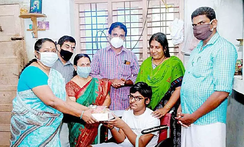 വെല്ലുവിളികളെ അതിജീവിച്ച് പ്രസാദിെൻറ വിജയം വെല്ലുവിളികളെ അതിജീവിച്ച് പ്രസാദിെൻറ വിജയം